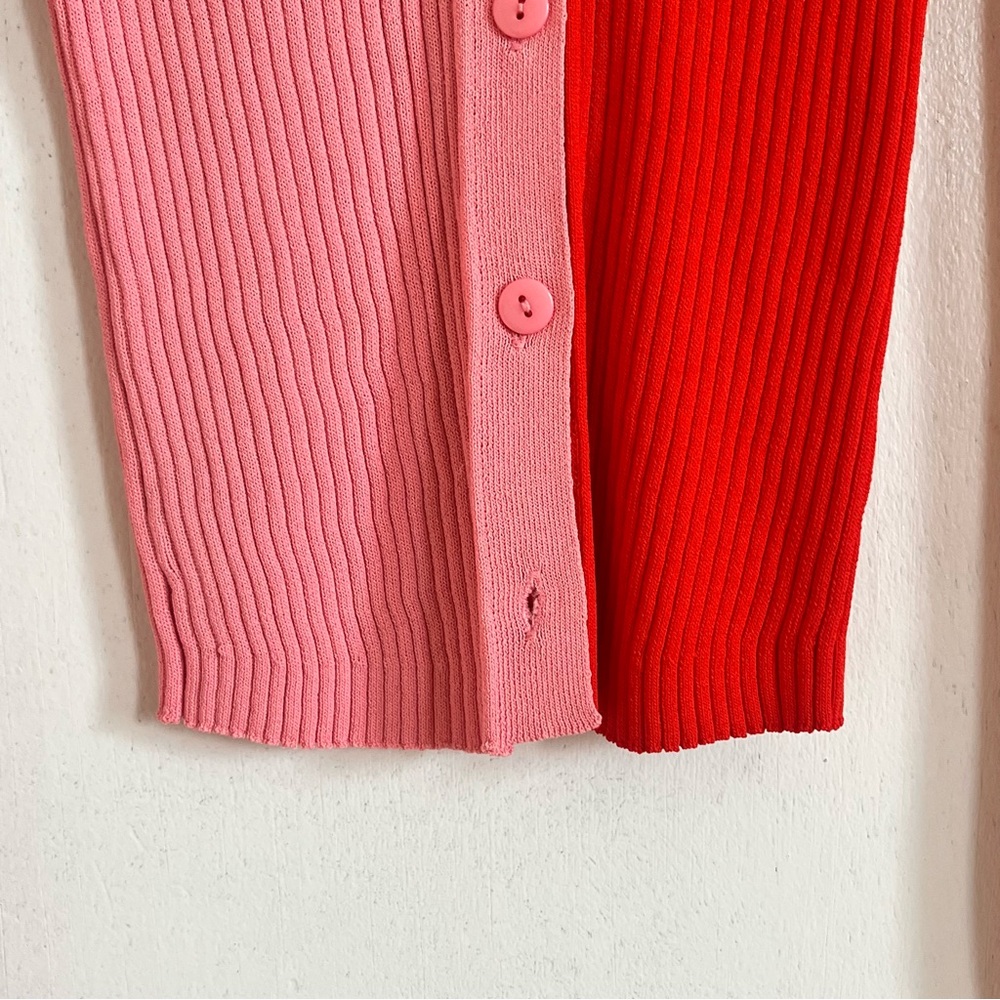 Lulu’s Colorblock Ribbed Top with Buttons - Picture 4 of 9